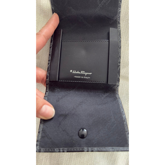 Women's Salvatore Ferragamo Black Gancini Embossed Leather Wallet One Size - Picture 3 of 6